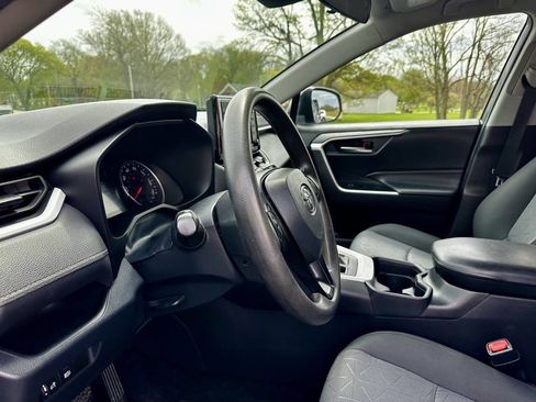 Used 2020 Toyota RAV4 XLE AWD/4WD image 12