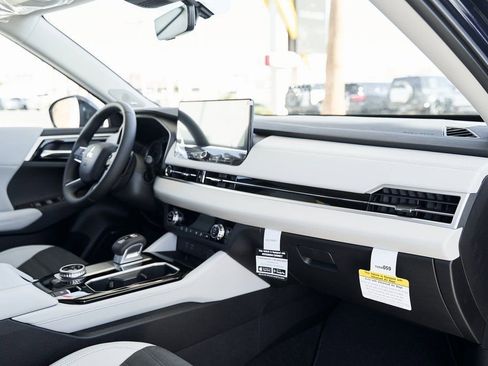 Used 2025 Mitsubishi Outlander SE image 27