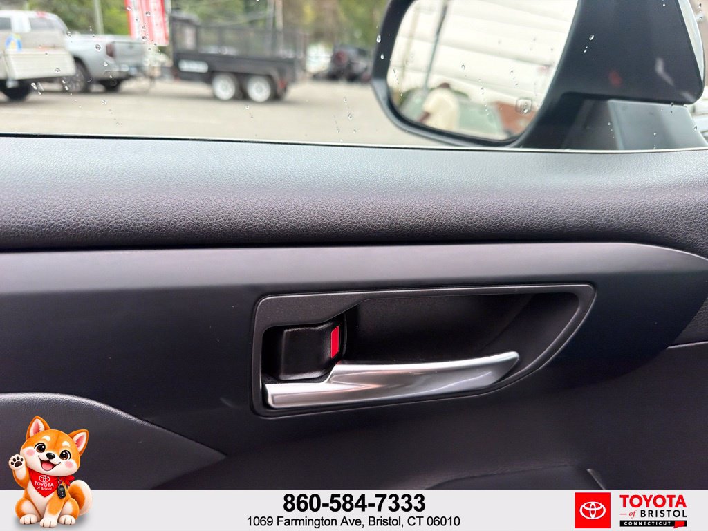 Used 2022 Toyota Highlander XLE AWD/4WD image 15