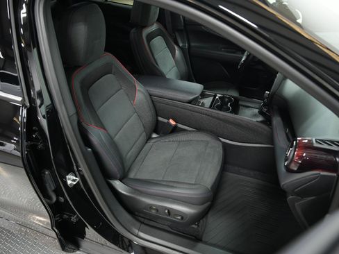Used 2025 Chevrolet Blazer EV RS AWD/4WD image 17