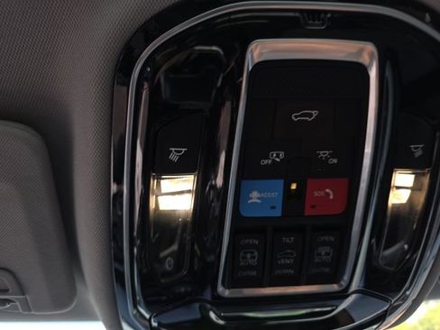 Used 2021 Jeep Grand Cherokee L Overland w/ Luxury Tech Group IV AWD/4WD image 20