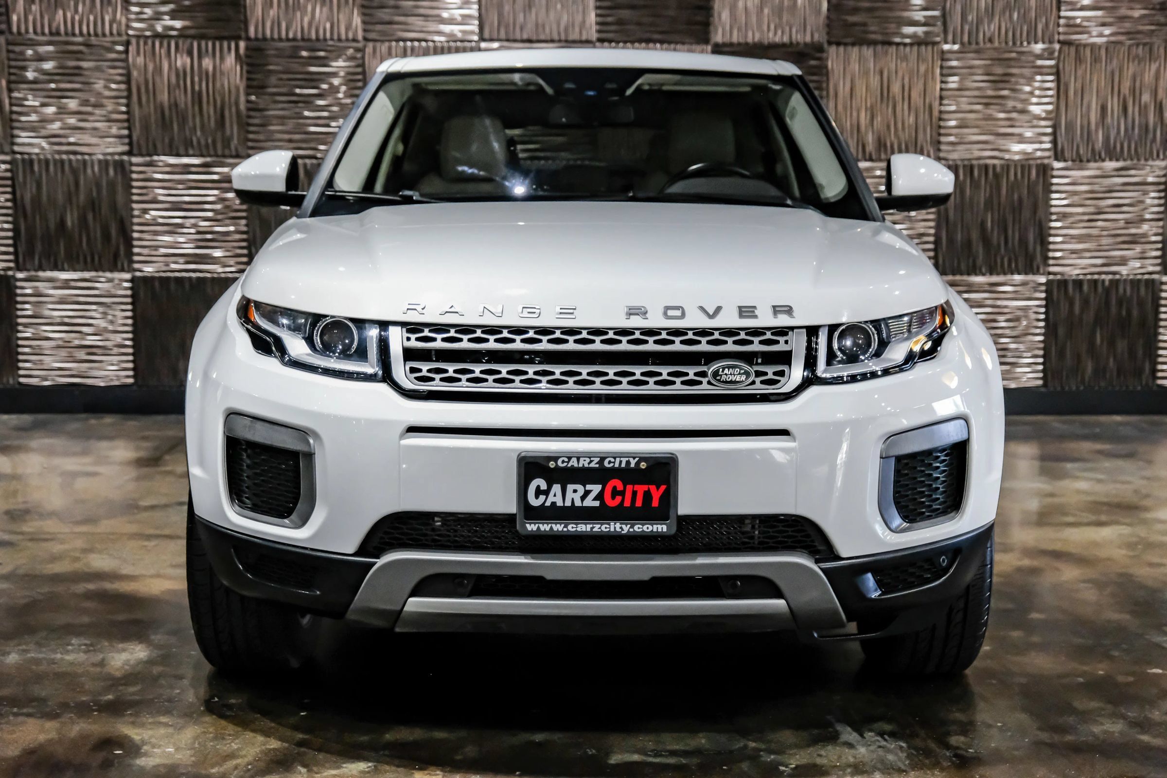 Used 2017 Land Rover Range Rover Evoque SE AWD/4WD image 5