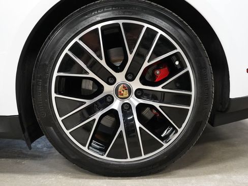 Used 2020 Porsche Taycan 4S w/ Premium Package AWD/4WD image 33