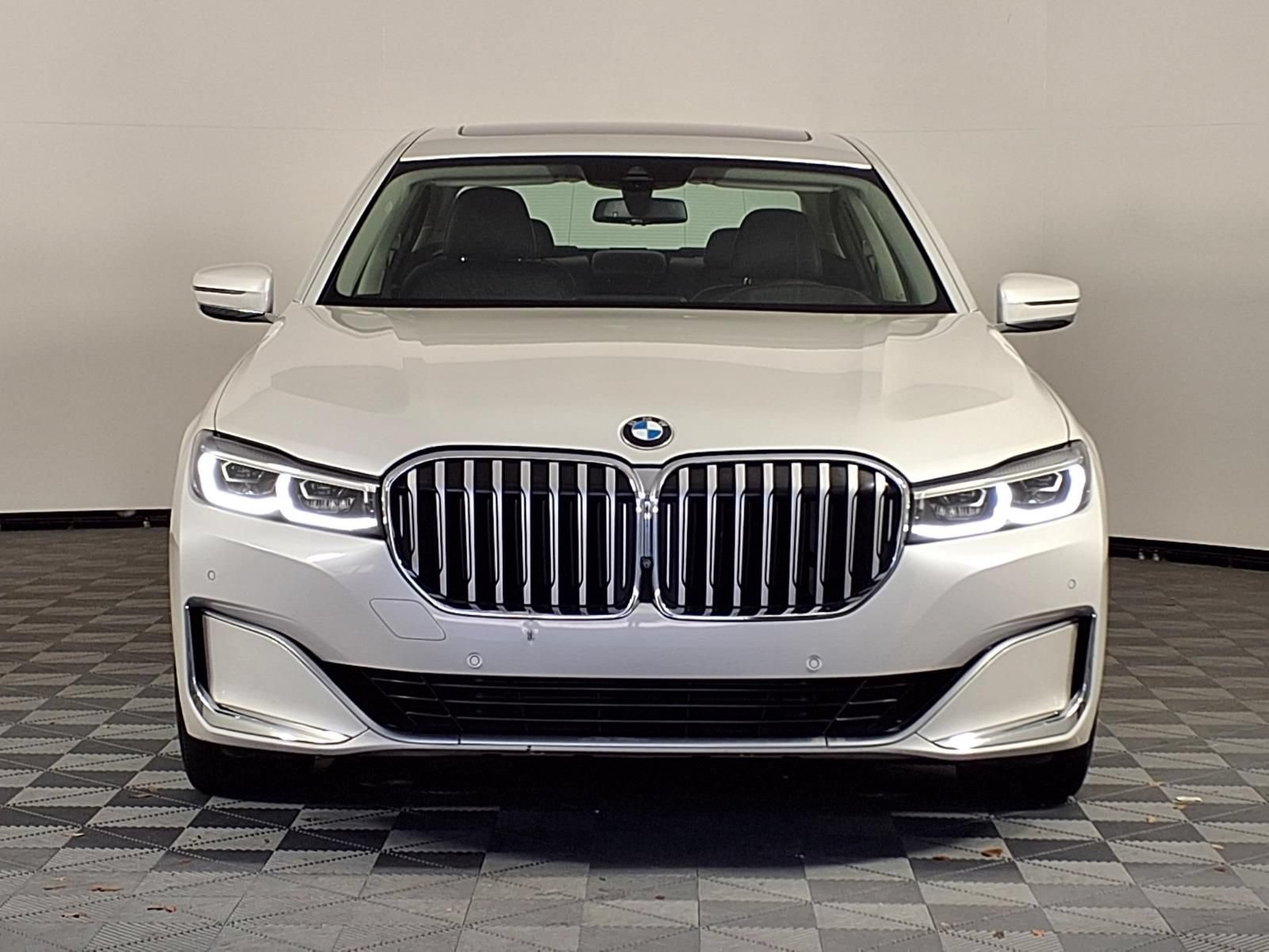 Used 2022 BMW 740i w/ Premium Package RWD image 2