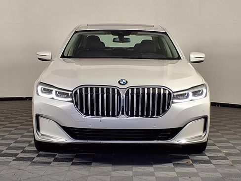 Used 2022 BMW 740i w/ Premium Package RWD image 2