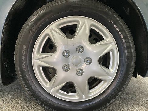 Used 2017 Nissan Versa S Plus image 25