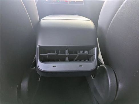 Used 2021 Tesla Model Y Long Range image 20