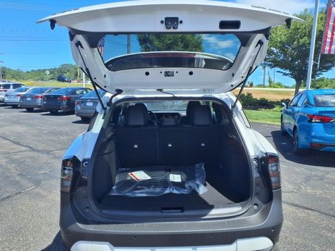 New 2025 Nissan Kicks SR image 5