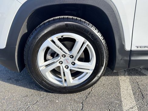 Used 2019 GMC Terrain SLE w/ Driver Convenience Package image 3