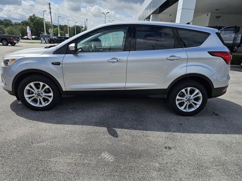 Used 2019 Ford Escape SE image 2