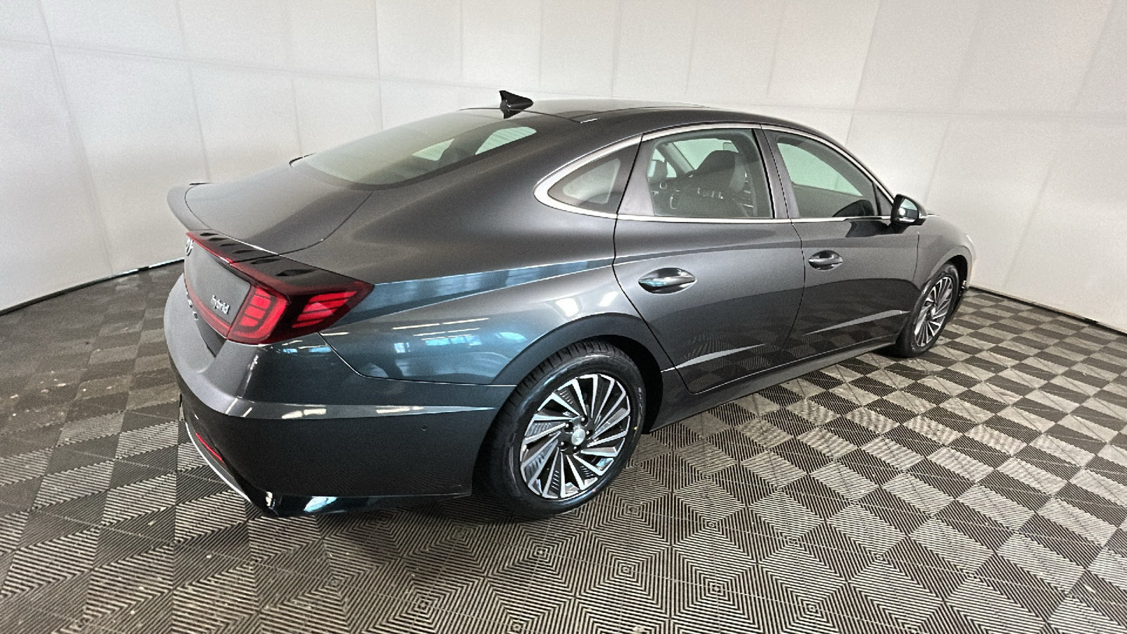 Used 2023 Hyundai Sonata Limited w/ Cargo Package FWD image 3