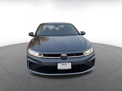 Used 2025 Volkswagen Jetta SE image 4