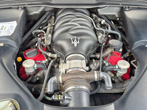 Used 2013 Maserati GranTurismo Sport RWD image 21