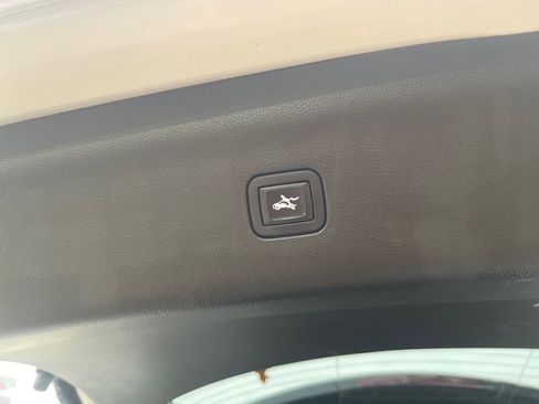 Used 2022 Buick Enclave Premium image 20