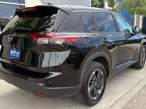 Used 2025 Nissan Rogue SV FWD image 6