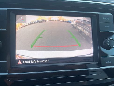 Used 2021 Volkswagen Tiguan S image 16