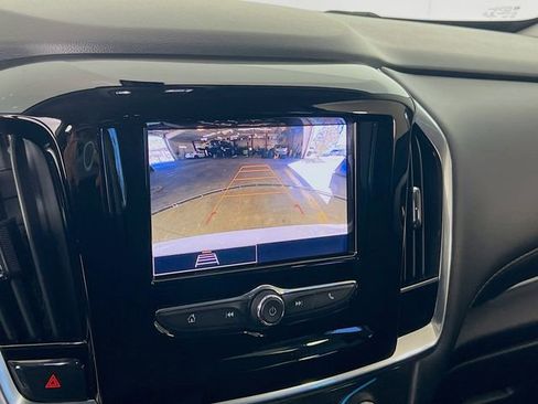 Used 2021 Chevrolet Traverse LT image 15