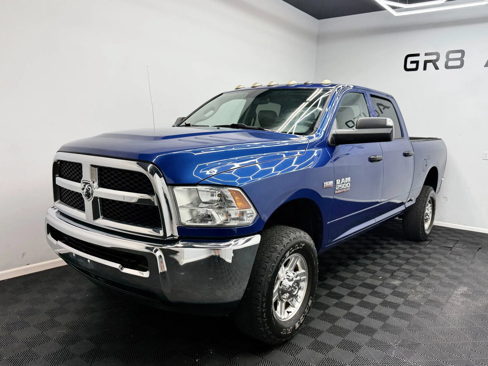 Used 2018 RAM 2500 Tradesman w/ Chrome Appearance Group AWD/4WD image 3