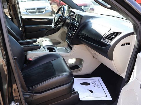 Used 2017 Dodge Grand Caravan SXT FWD image 22