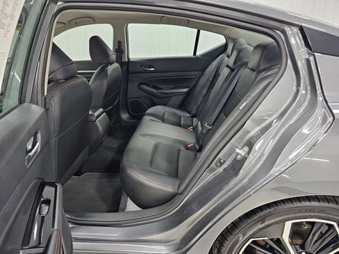 Used 2024 Nissan Altima 2.5 SR FWD image 12