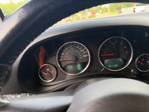 Used 2012 Jeep Wrangler Unlimited Sahara w/ Connectivity Group AWD/4WD image 16