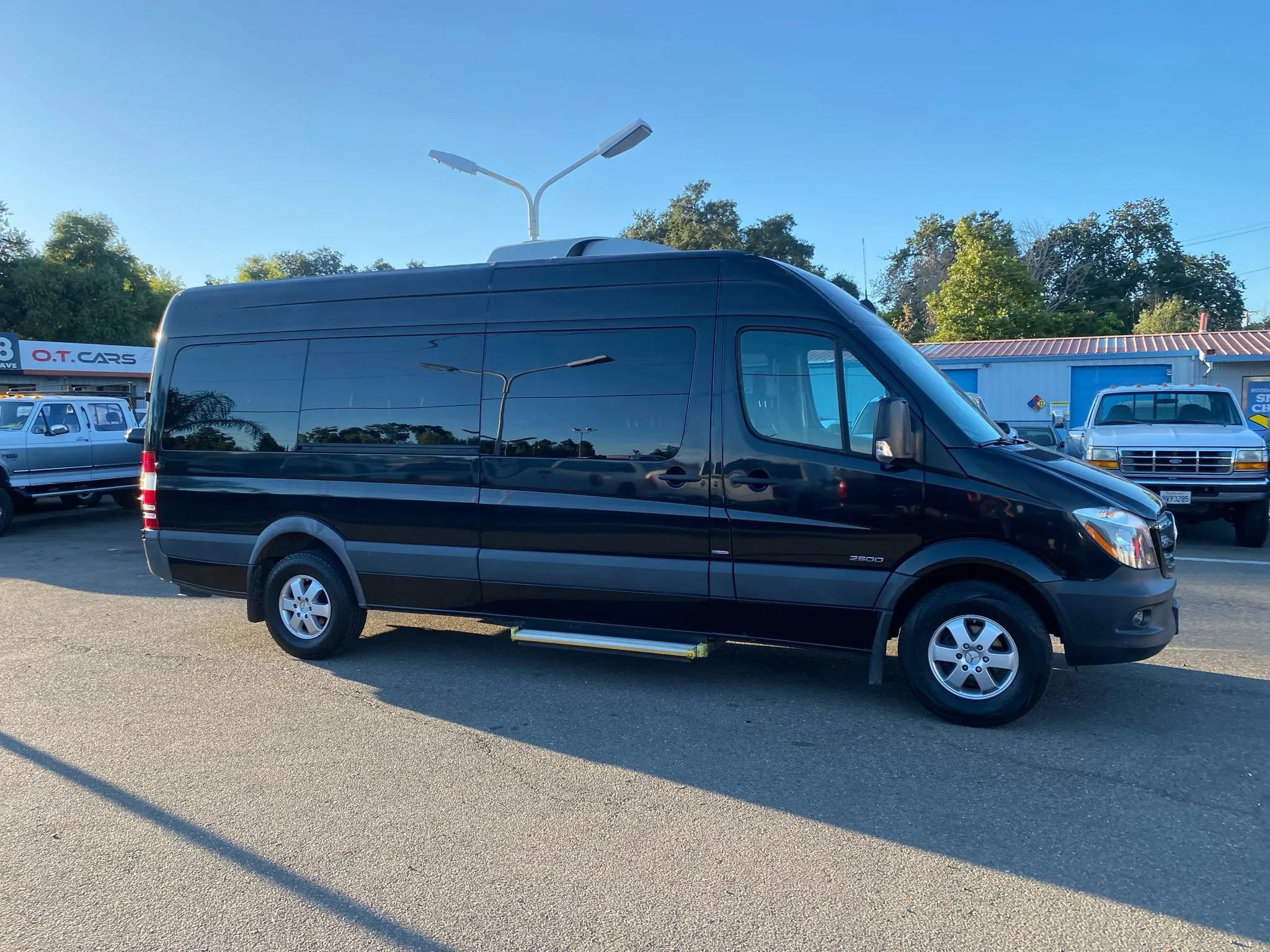 Used 2016 Mercedes-Benz Sprinter 2500 image 2