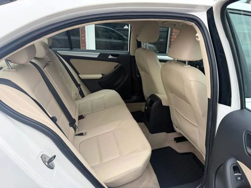 Used 2013 Volkswagen Jetta SE FWD image 11