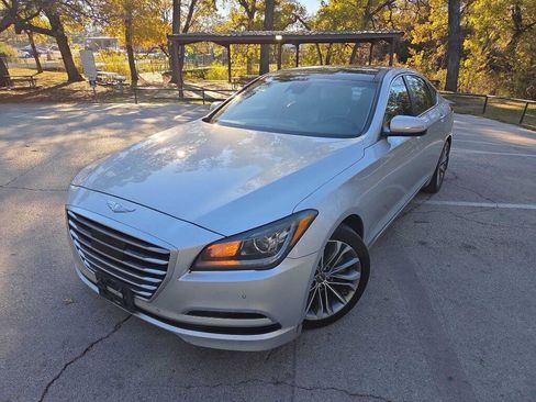 Used 2015 Hyundai Genesis 3.8 w/ Option Group 03 image 2