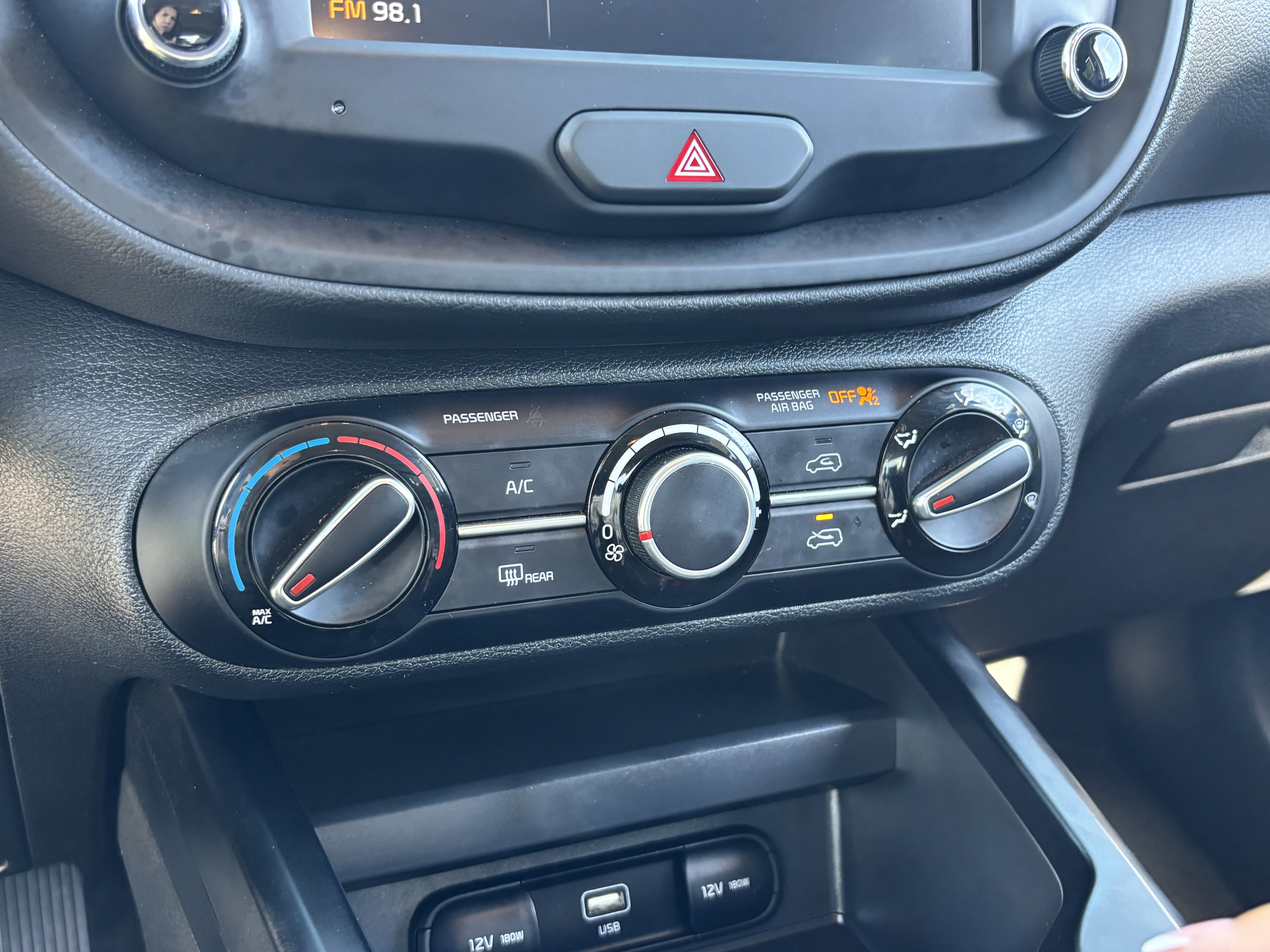 Certified 2025 Kia Soul LX w/ LX Technology Package FWD image 22