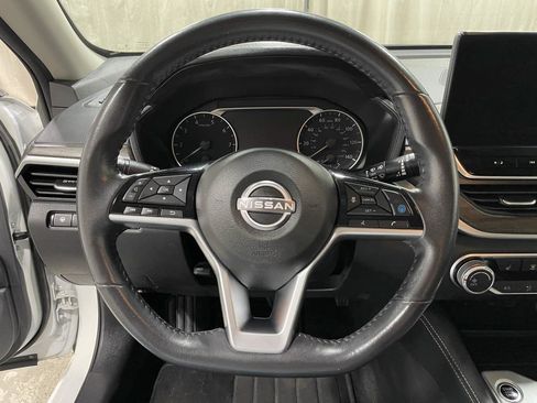 Used 2024 Nissan Altima 2.5 SV w/ SV Premium Package AWD/4WD image 10
