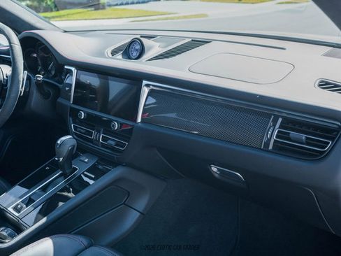 Used 2024 Porsche Macan GTS image 42