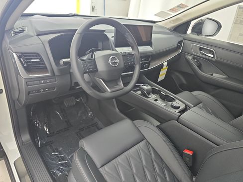 New 2026 Nissan Rogue Platinum w/ Tech Package AWD/4WD image 16