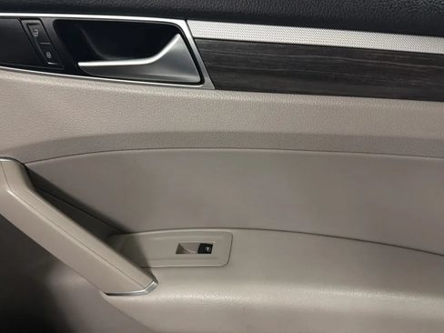 Used 2017 Volkswagen Passat 1.8T SE FWD image 16