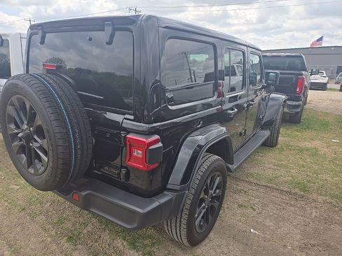 Used 2025 Jeep Wrangler Unlimited Sahara image 3