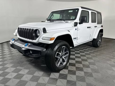 Certified 2024 Jeep Wrangler Unlimited w/ Convenience Group AWD/4WD image 21