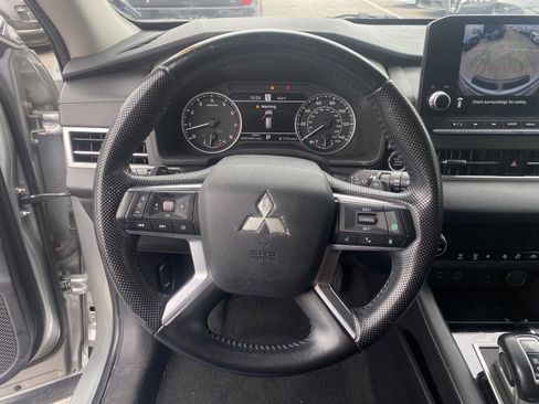 Used 2022 Mitsubishi Outlander SE AWD/4WD image 11