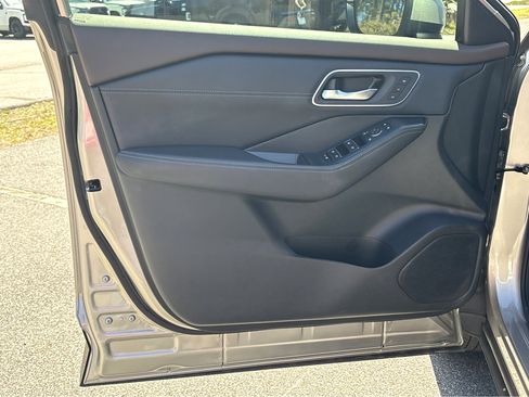 Used 2023 Nissan Rogue Platinum w/ Platinum Premium Package image 16