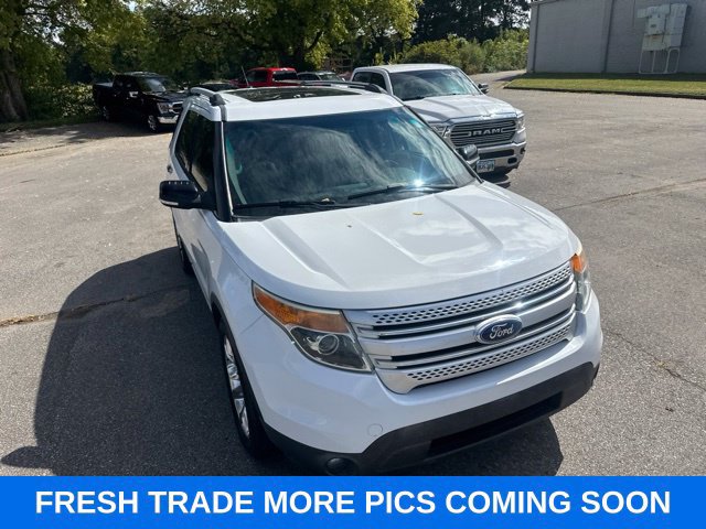 Used 2015 Ford Explorer XLT w/ Equipment Group 202B FWD image 4