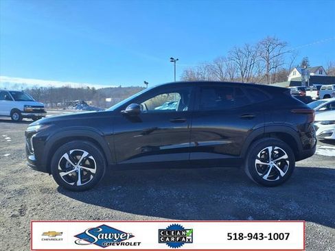 Used 2025 Chevrolet Trax RS FWD image 4