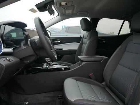New 2026 Chevrolet Trax LT w/ LT Convenience Package FWD image 4