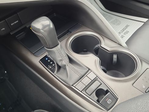 Used 2022 Toyota Camry XSE FWD image 23