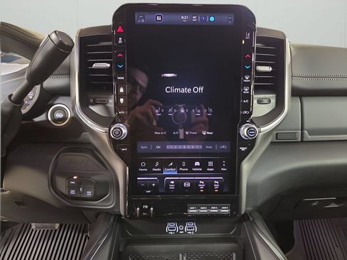 New 2026 RAM 2500 Laramie AWD/4WD image 16
