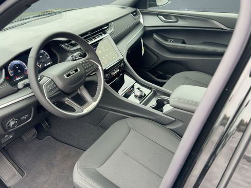 New 2025 Jeep Grand Cherokee L Laredo image 21