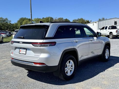 New 2025 Jeep Grand Cherokee Laredo w/ Luxury Tech Group I AWD/4WD image 19