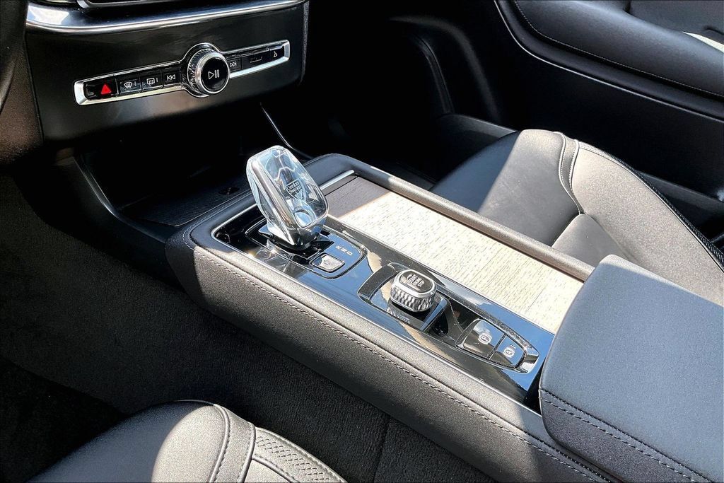 Certified 2026 Volvo XC90 B6 Plus AWD/4WD image 19