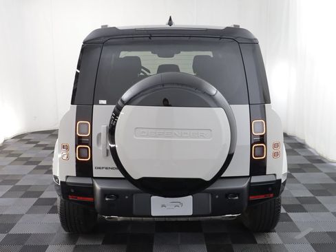 Certified 2026 Land Rover Defender 110 X-Dynamic SE AWD/4WD image 17