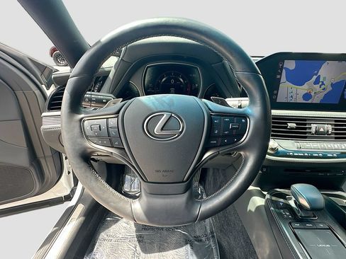 Used 2022 Lexus LS 500 w/ Accessory Package (Z2) RWD image 11