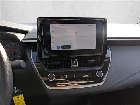 Used 2025 Toyota Corolla LE image 10