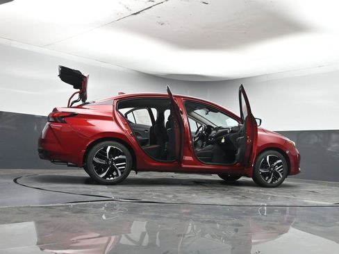 New 2025 Nissan Versa SR w/ Trunk Package image 29