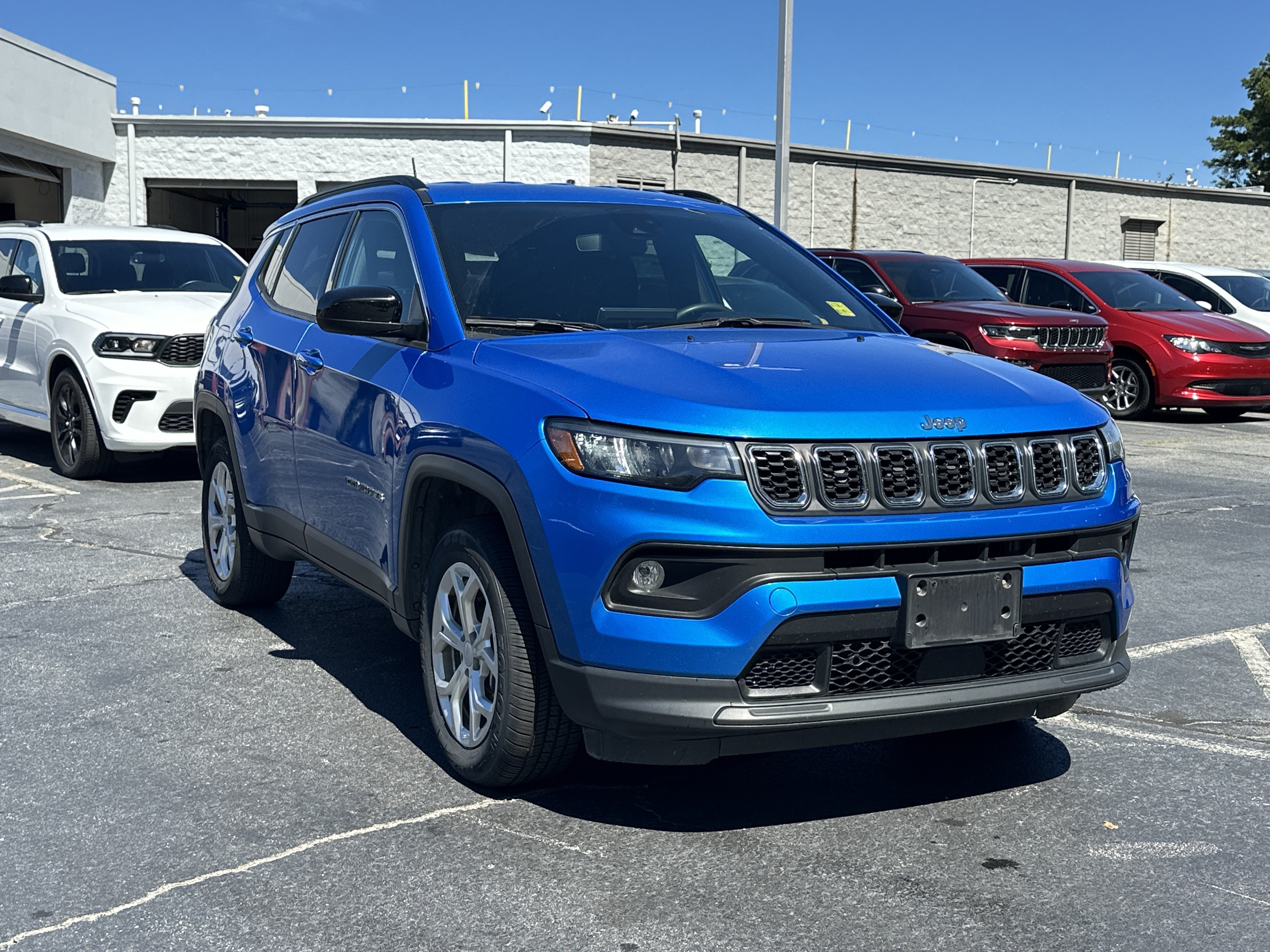 Used 2024 Jeep Compass Latitude AWD/4WD image 2
